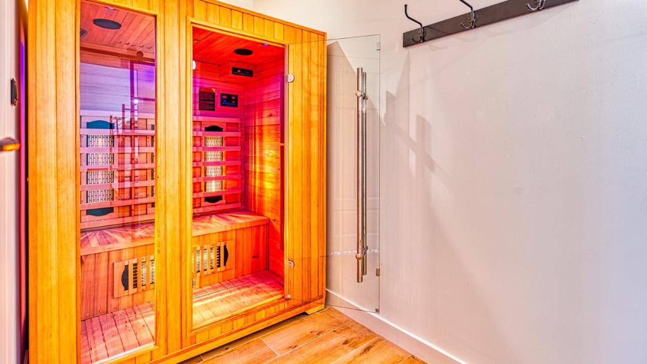Apartamenty Centrum - Wyszynskiego 9 By Royal Aparts Swieradow-Zdroj Luaran gambar