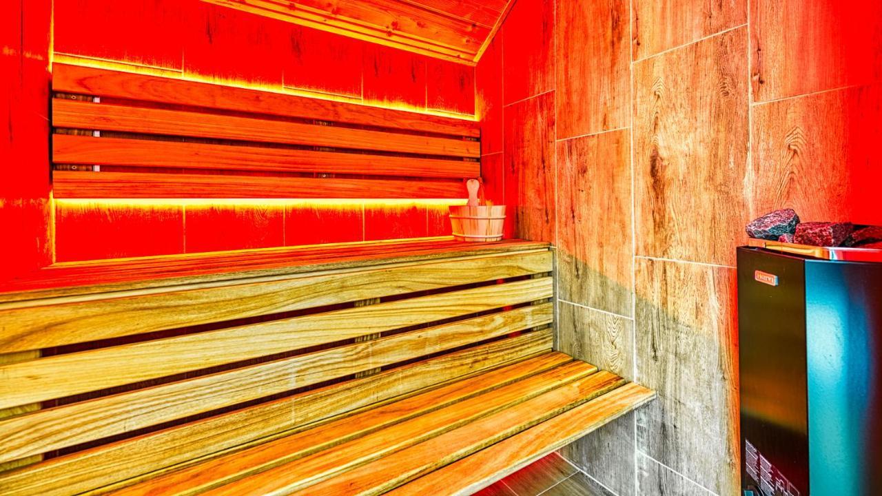 Apartamenty Centrum - Wyszynskiego 9 By Royal Aparts Swieradow-Zdroj Luaran gambar